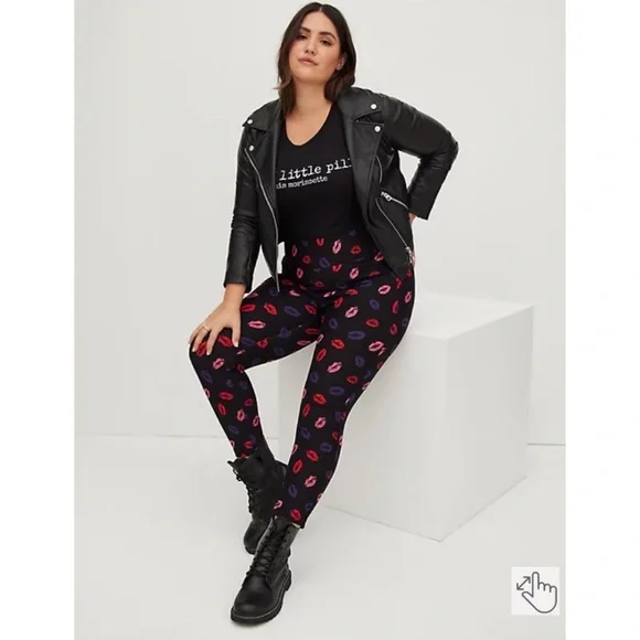 NWT TORRID Pocket Pixie Pant - Luxe Ponte Lips Black - Picture 2 of 8